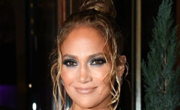 “Ben Affleck, Take Note”: Candid Paparazzi Shots of Jennifer Lopez Spark a Fierce Debate on Real vs. Instagram Beauty