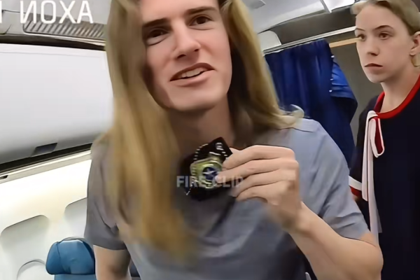 😳 UNDERCOVER FBI AGENT ALMOST EXPOSED MID-FLIGHT?! Flight Attendant Asks for ID — What Happens Next Is UNREAL! 🛫🕵️♂️