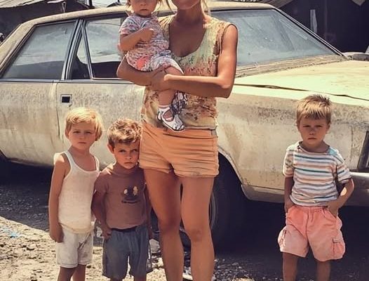 Mother of Four Lets Rain-Soaked Old Man into Her Home, Sells the House for $1 the Next Day