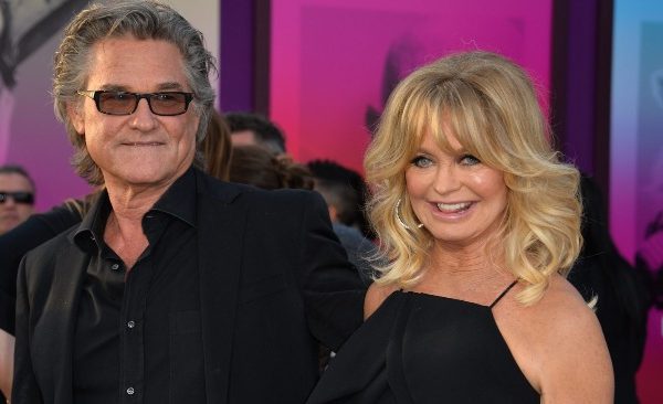 «It’s already unpleasant to look at her!» Goldie Hawn’s random photos with her husband caused mixed reactions