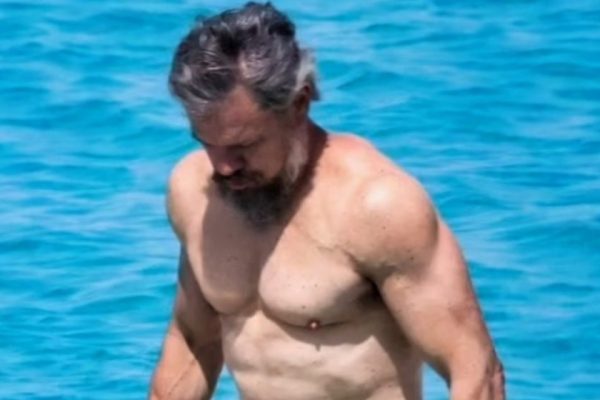 Beloved Hollywood Icon Turns Heads with Stunning Body Makeover and Bold Yacht Dive!